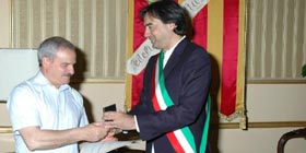 Il sindaco festeggia le “nozze d’Argento” con 35 dipendenti comunali