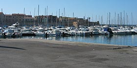 Nascer nel porto di Alghero il mercatino del bogamar